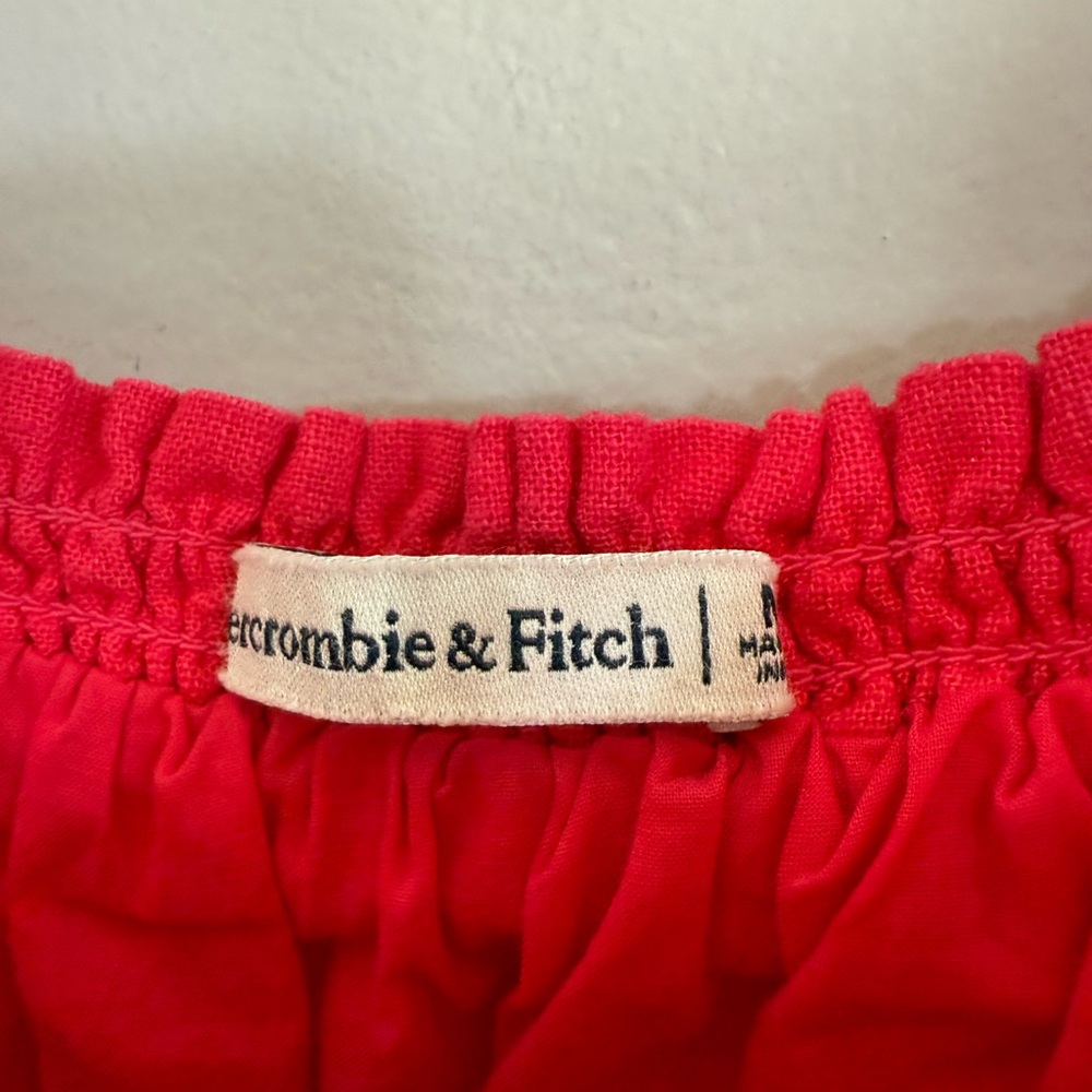 Red‎ Ruffled Crop Top - Picture 2 of 3